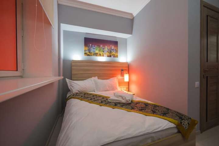 Room 12 of 25