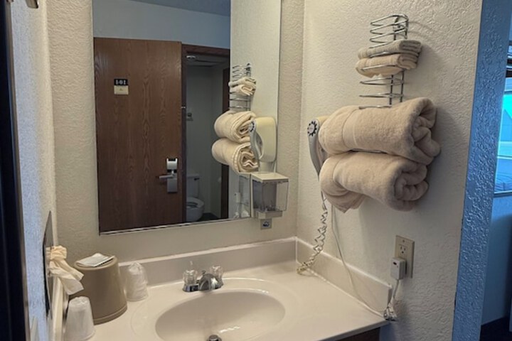 Room 17 of 36