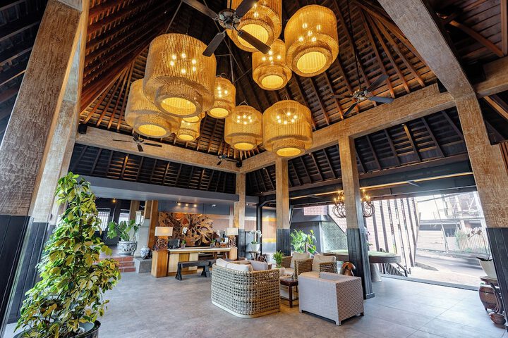 Entrance & Lobby
