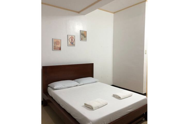 Room 8 of 16