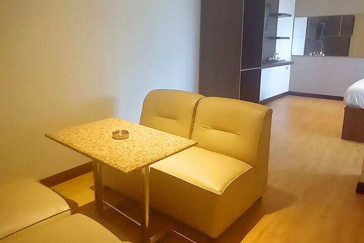 Room 9 of 11