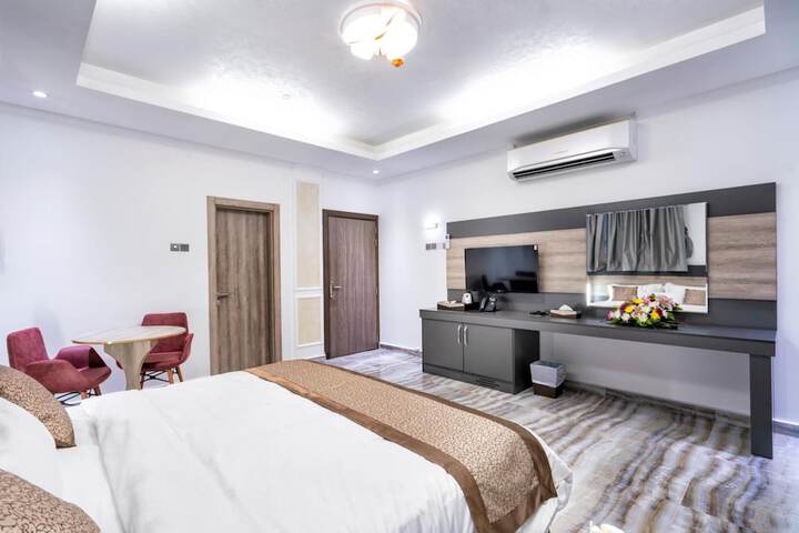 Room 9 of 34