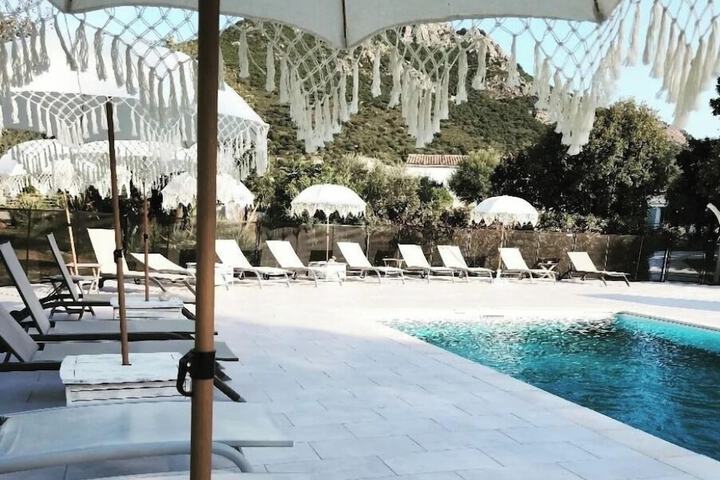 Hotel Pool