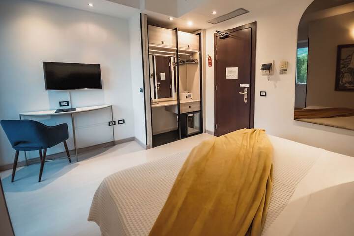Room 28 of 90