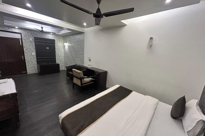 Room 11 of 26