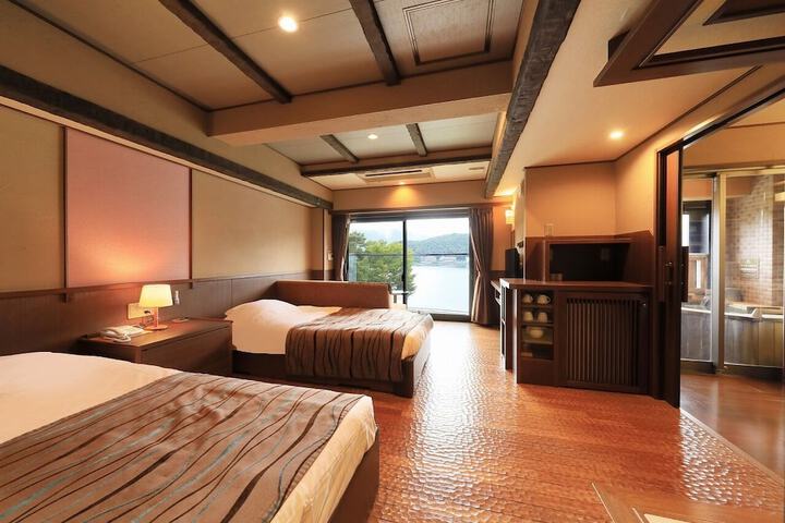 Room 21 of 73