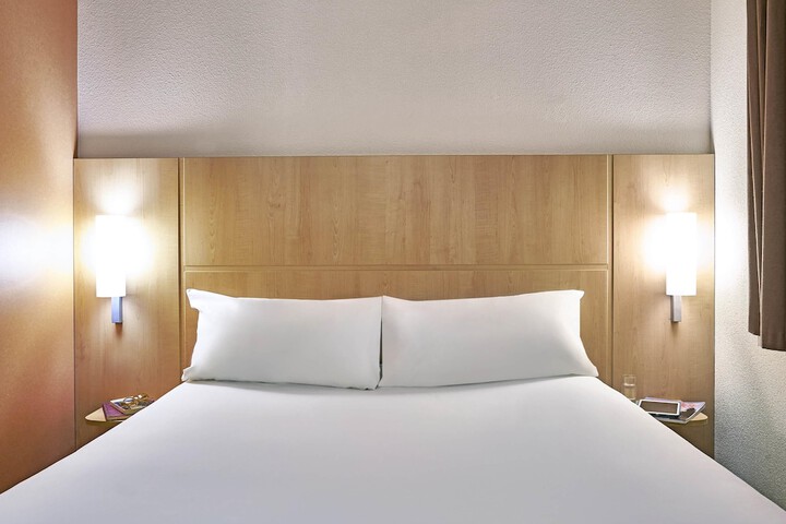 Room 17 of 64