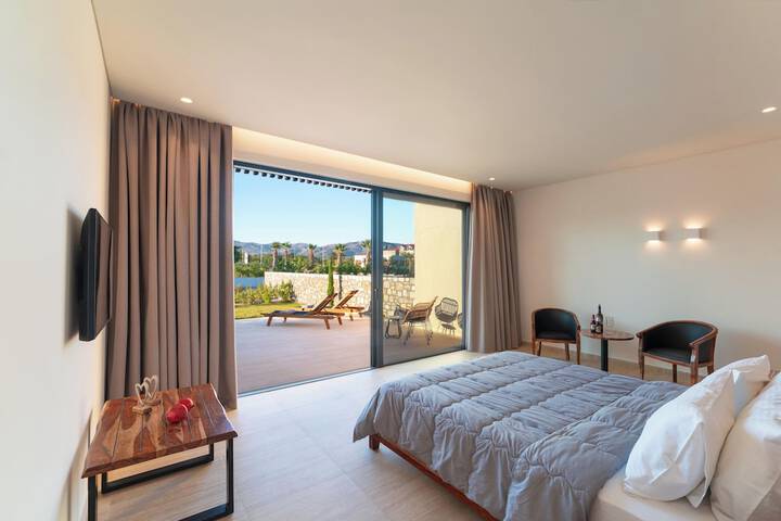 Room 5 of 44