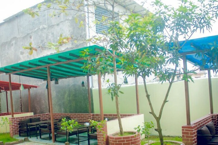 Hotel Exterior 25 of 27