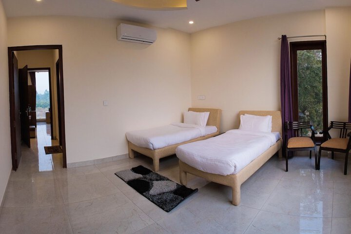 Room 4 of 28