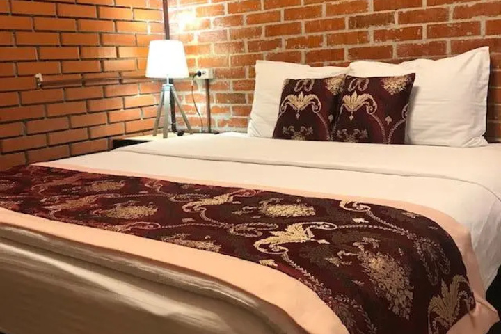 Room 6 of 14