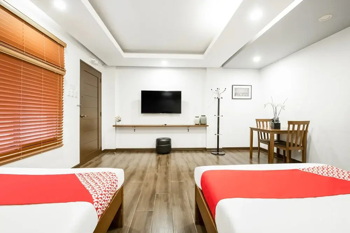 Room 6 of 18
