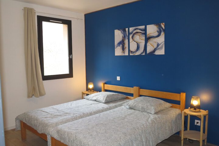 Room 10 of 28