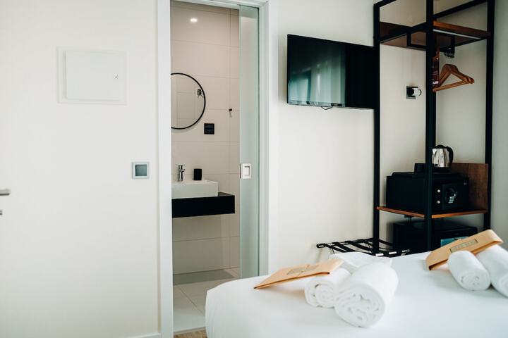 Room 73 of 164