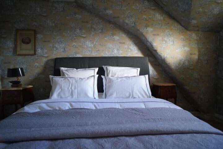 Room 6 of 30