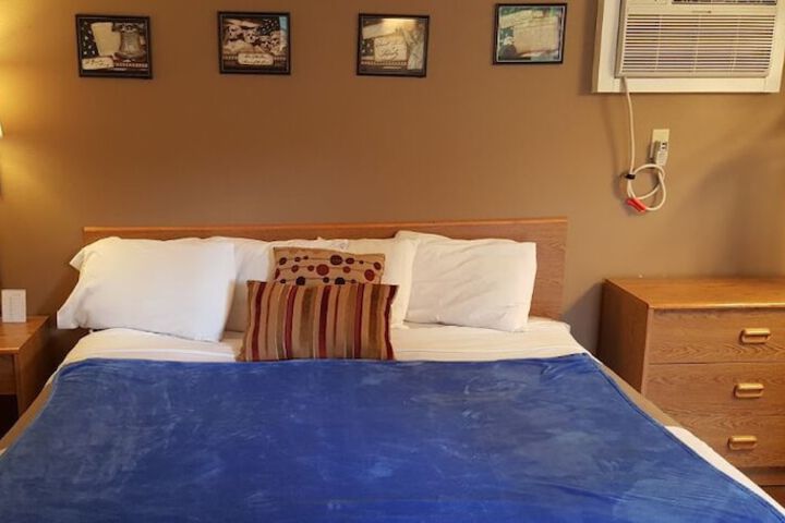Room 4 of 83