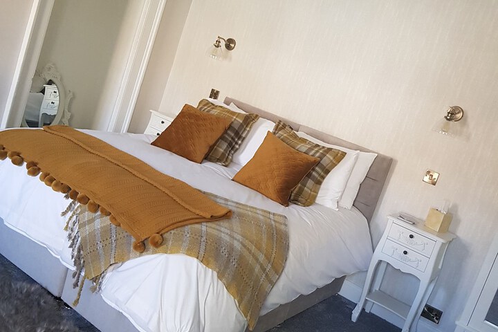 Room 5 of 20