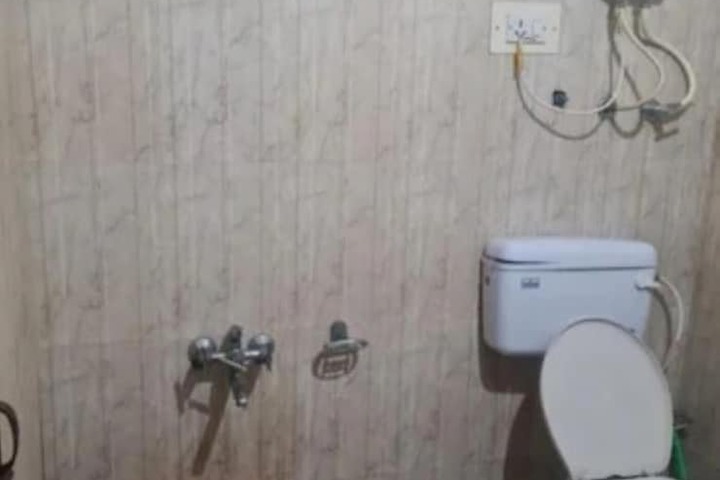 Room 10 of 13