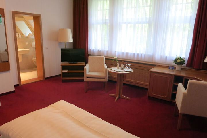 Room 6 of 35