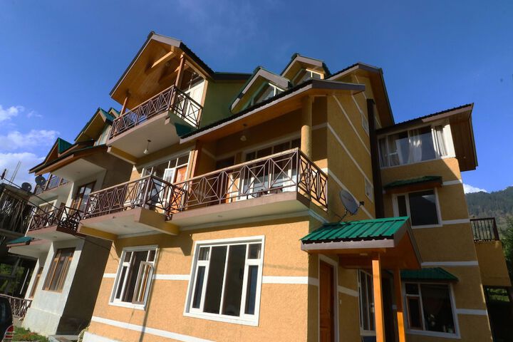 OYO 14011 HOME NATURE VIEW WOODEN STAY N