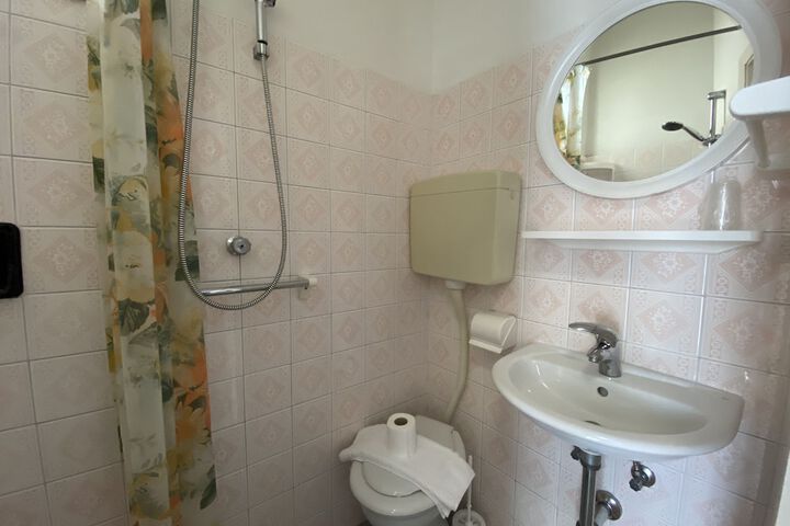 Room 47 of 108