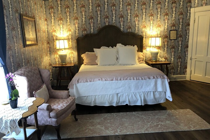 Room 32 of 60