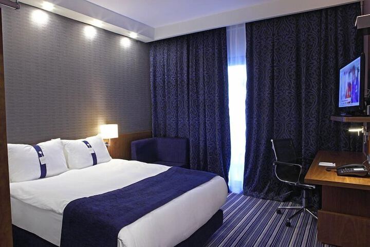Room 7 of 48