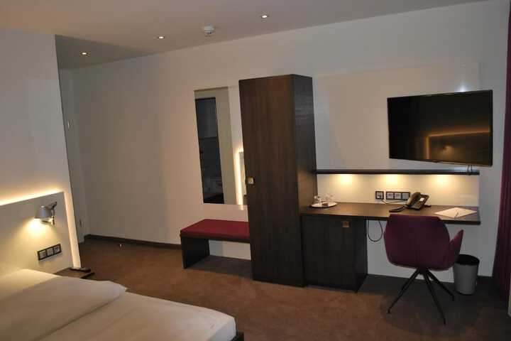 Room 8 of 46