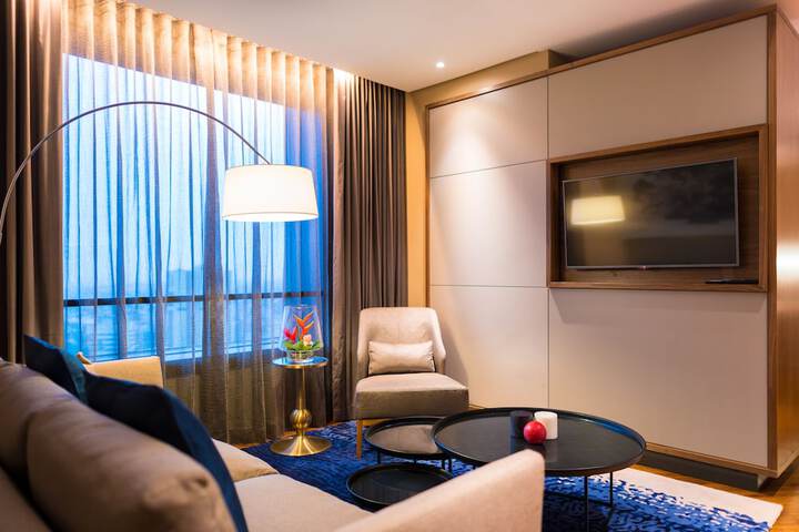 Room 42 of 100