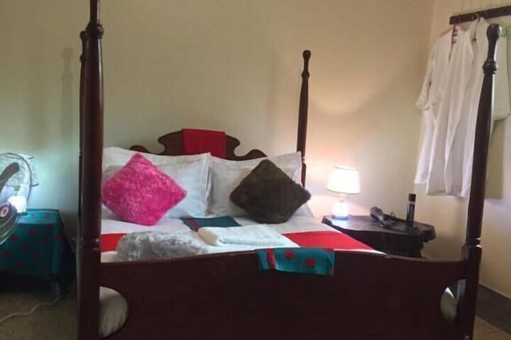 Room 11 of 33
