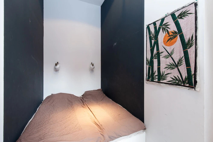 Room 6 of 16