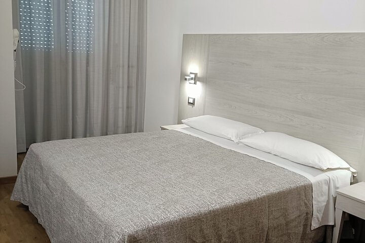 Room 6 of 19