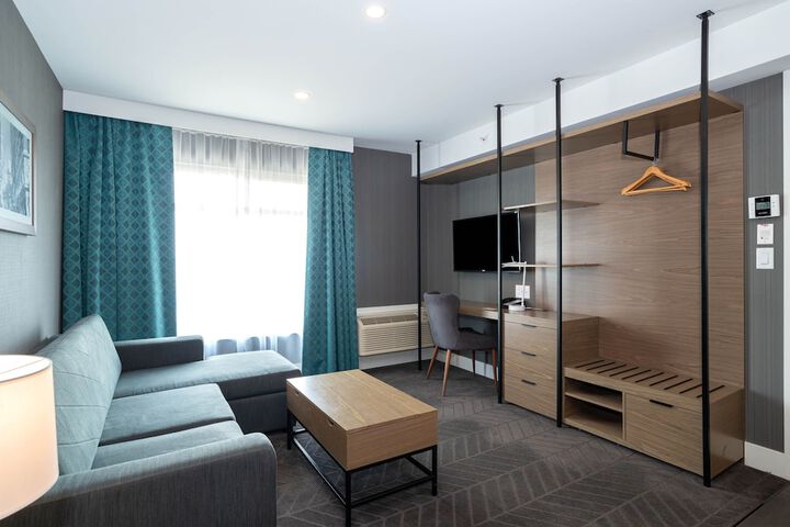 Room 32 of 63