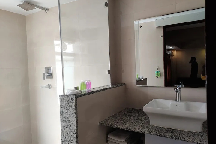 Room 7 of 10