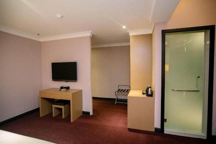 Room 7 of 75