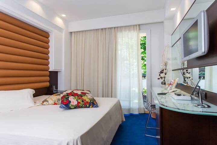 Room 5 of 37
