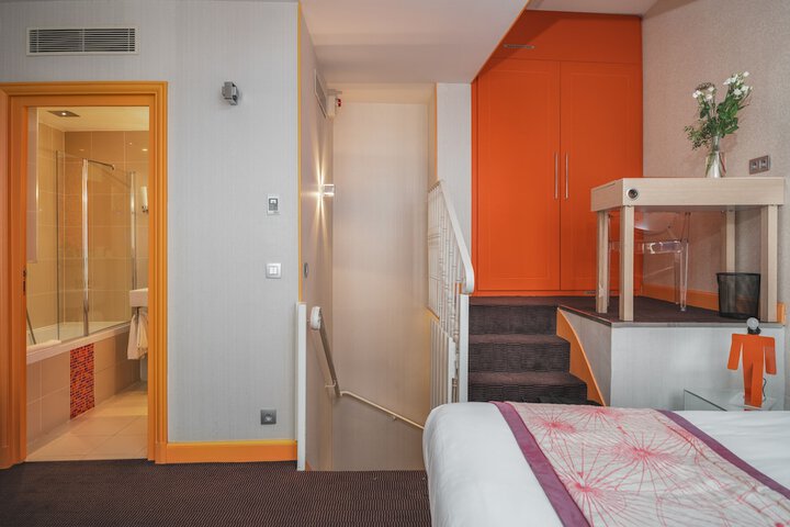 Room 12 of 35