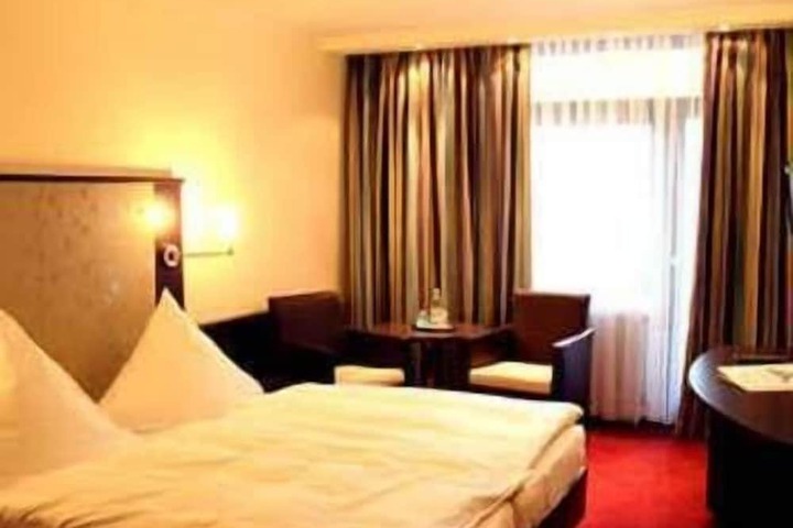 Room 8 of 47