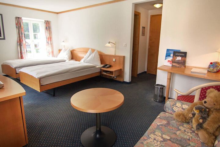 Room 6 of 85