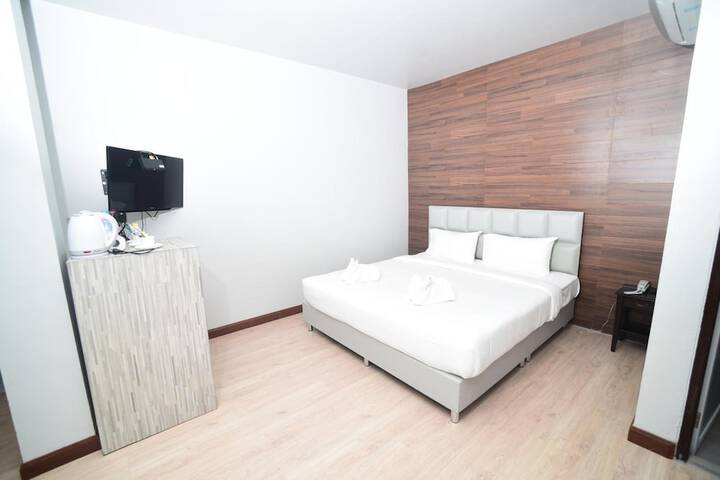Room 10 of 43