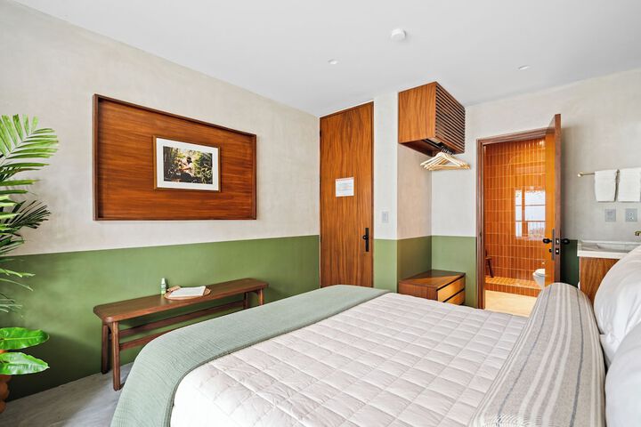 Room 40 of 98