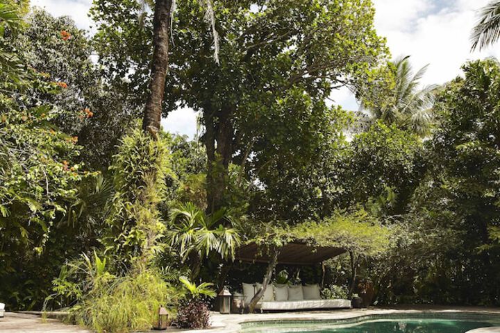 Pool 118 of 196