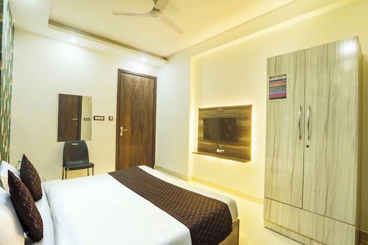 Room 6 of 36