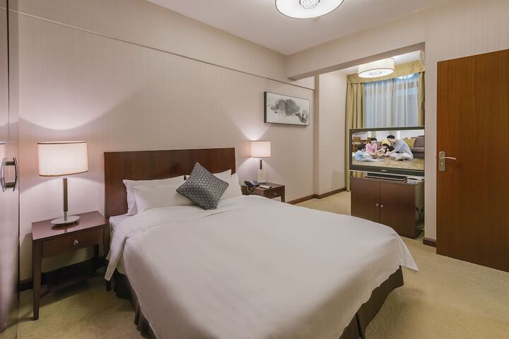 Room 11 of 62