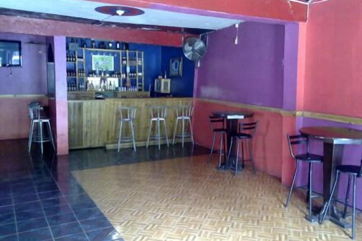 Lounge 18 of 33
