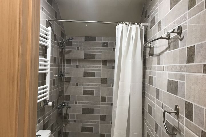 Room 33 of 72