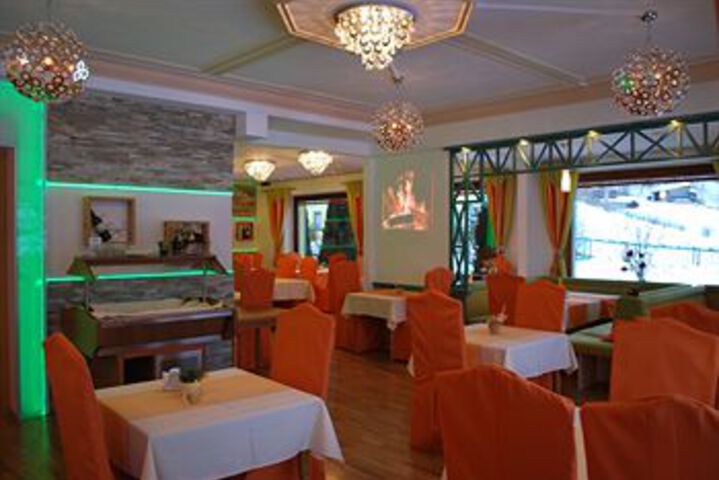 Dining 44 of 47