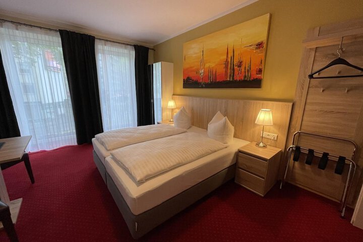 Room 12 of 99
