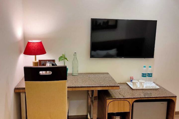 Room 5 of 9