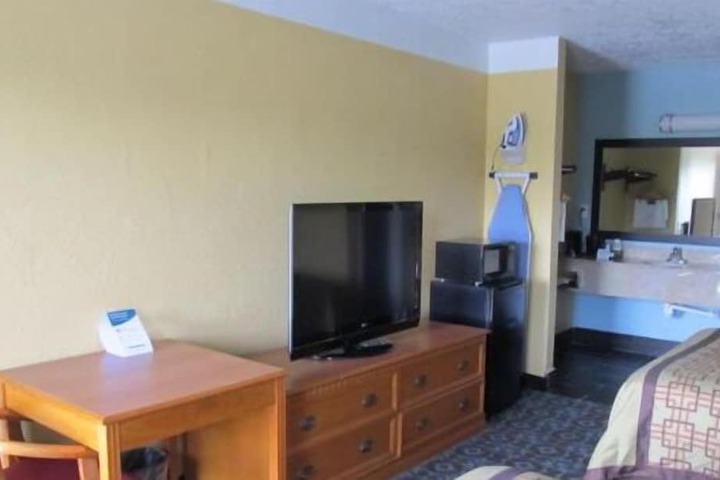 Room 7 of 17